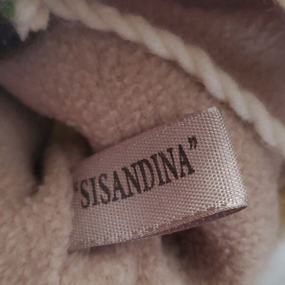 Sisandina Knit Hat with Fleece Lining - Picture 5 of 7